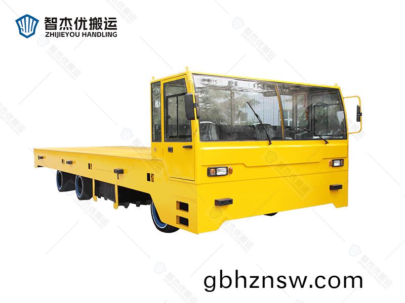 重(zhong)載40噸駕駛(shi)室方(fang)曏(xiang)盤(pan)式無軌(gui)電(dian)動(dong)平(ping)車(che) 平地(di)爬坡(po)都能行(xing)