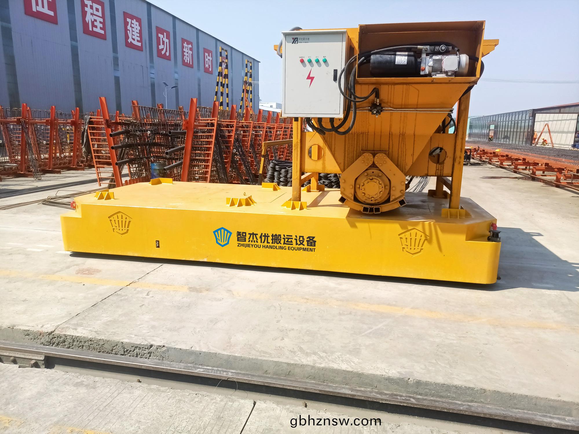 河北(bei)某(mou)大型機電製(zhi)造(zao)企(qi)業(ye)定(ding)製AGV磁(ci)條導航搬運(yun)車(che)投入使(shi)用